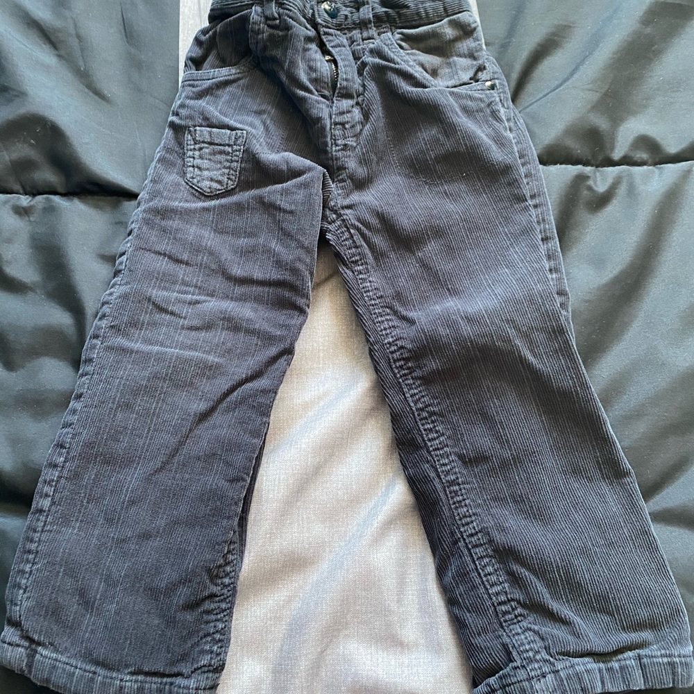 🦞 3/ $10 🦞 Mexx corduroy boys pants.